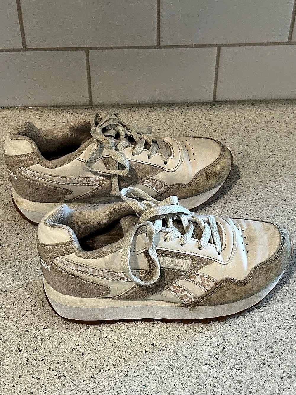 Girls Reebok Sneakers Cream & Brown Size US 3